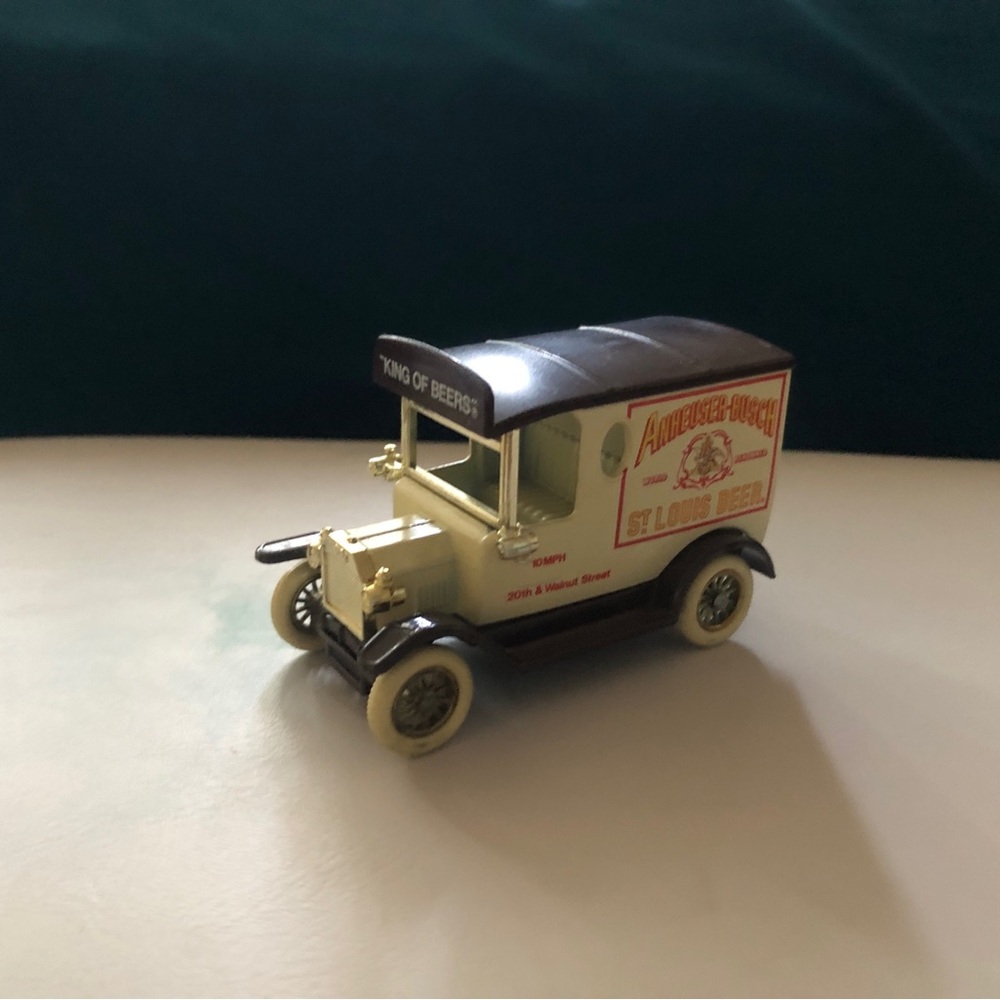 Budweiser Vintage Style Die-Cast Delivery Truck - Red & Cream 1979 Bundle 3 - Picture 11 of 11